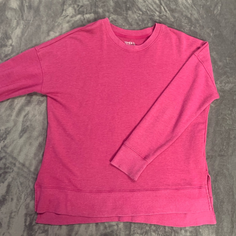 Comfy pink crewneck!! Women’s large